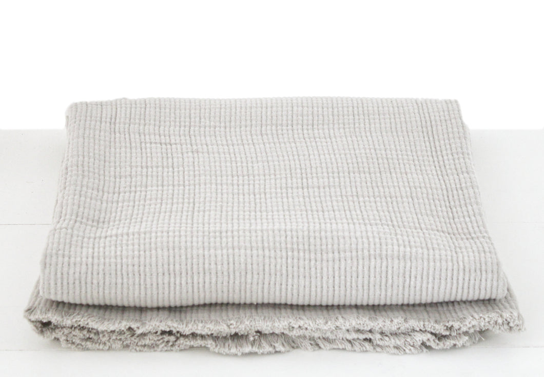 Schöne weiche Baumwoll Decke in Waffeloptik, 130 x 170 cm, Farbe Hellgrau