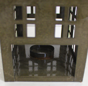 Metall Lichthäuschen mit Kerzenfassung und Aufhängung, Höhe 21 cm, Breite 10,5 cm, Farbe Olive