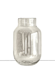 Laden Sie das Bild in den Galerie-Viewer, Stilvolle Glas Vase in hellgrau mit leichter Perlmuttoptik, Höhe 28 cm, Durchmesser 18 cm

