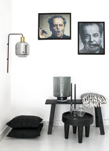 Laden Sie das Bild in den Galerie-Viewer, Bild von Jack Nicholson in Schwarz/Weiß mit Holzrahmen und Glasabdeckung, 53 x 43 cm

